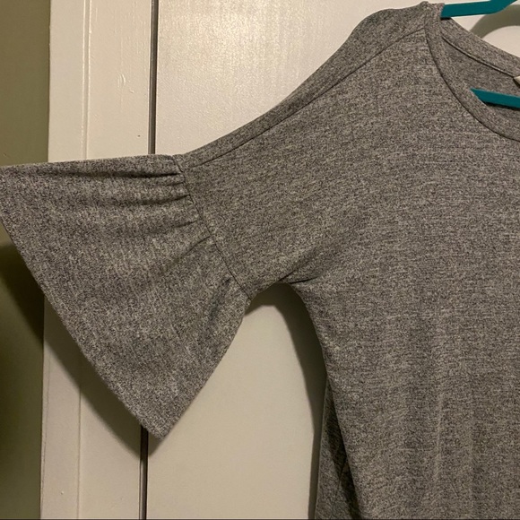 Ruffle bell sleeve GAP sweater size medium - Picture 3 of 4